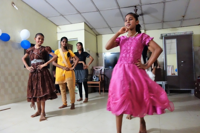 Straßenkinder-Heim für Mädchen: Vorführung